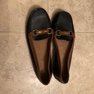 Women size 10 flats